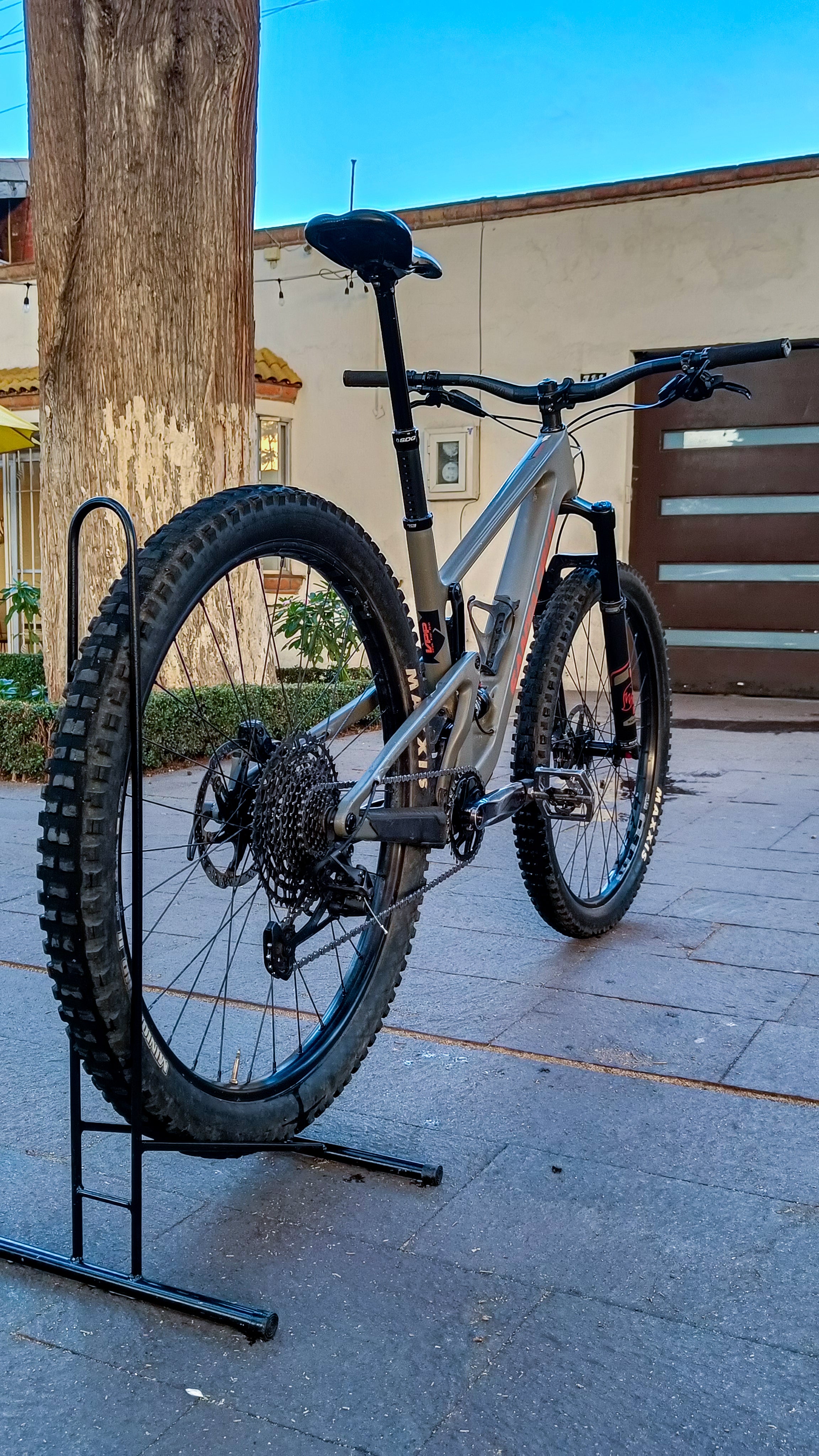 SANTA CRUZ Tallboy 4